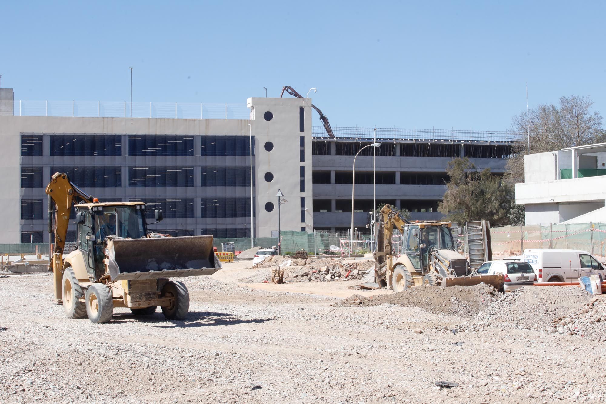 Obras en el aparcamiento del aeropuerto de Ibiza