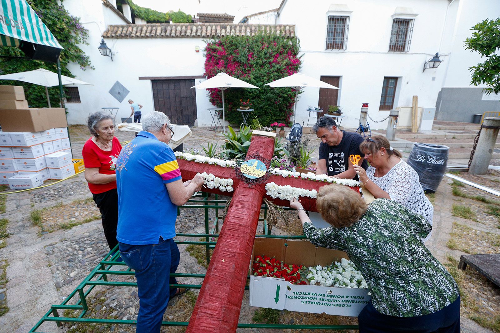 Ultiman los detalles de las Cruces de Mayo en Córdoba