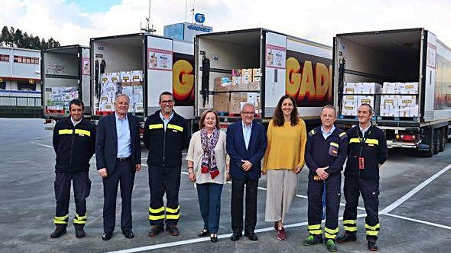Entrega de los productos donados a responsables de los bancos de alimentos en las instalaciones de Gadisa, en Bentazos.