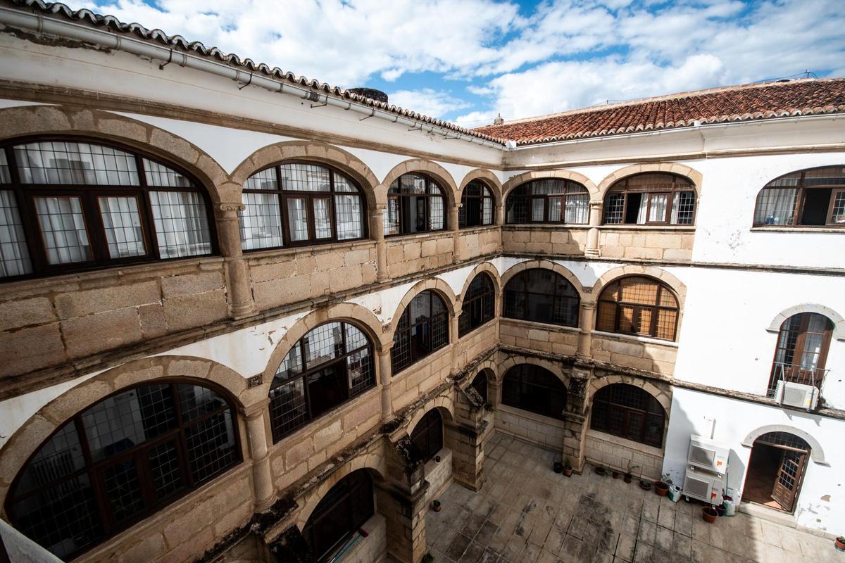 Fotogalería | La sede de la Diputación de Cáceres, más allá de su fachada Fotogalería | La sede de la Diputación de Cáceres, más allá de su fachada