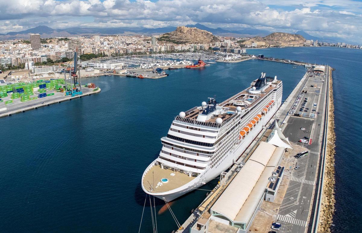 El crucero MSC Music atracado este pasado mes de septiembre en el Puerto de Alicante.