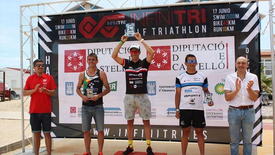 Vives y Solsona se adjudican el triatlón de Almassora