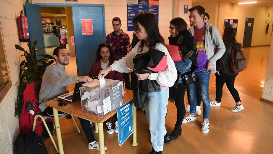 El 87% de los votos en un referéndum en el campus con 2.064 participantes apoyan abolir la Monarquía