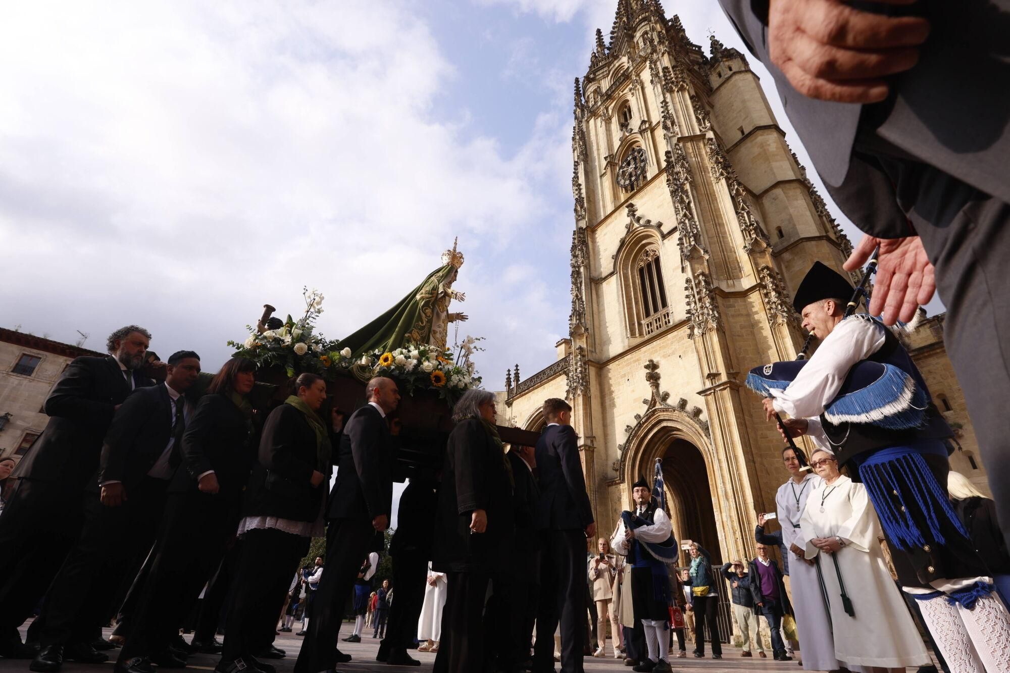 Así fue la procesión de la Esperanza en Oviedo. 