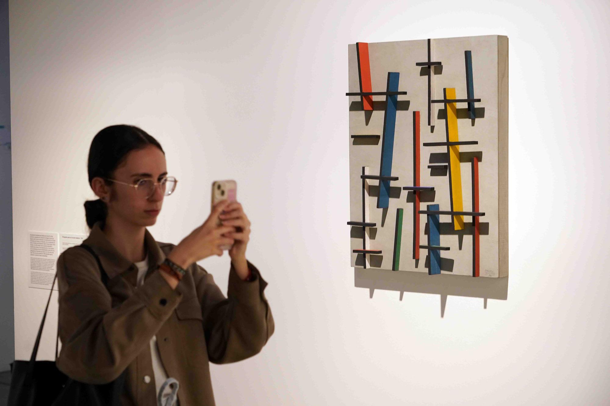 Exposición temporal 'Cruz-Diez. El color en movimiento', en el Centre Pompidou Málaga.