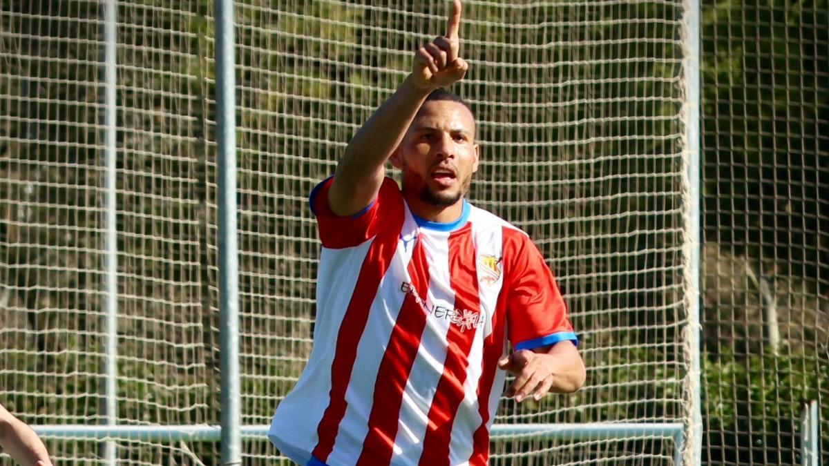 Moha, celebrando el gol de Manresa