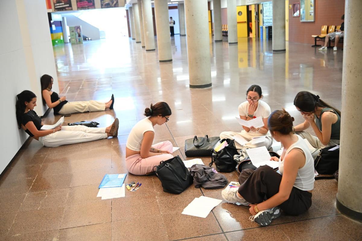 La Selectividad arranca en la UMH entre nervios e ilusión
