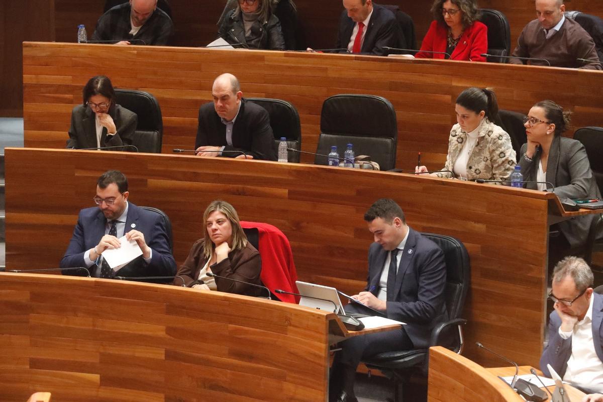 EN IMÁGENES: Así fue el pleno de la Junta para aprobar los Presupuestos el 31 de diciembre