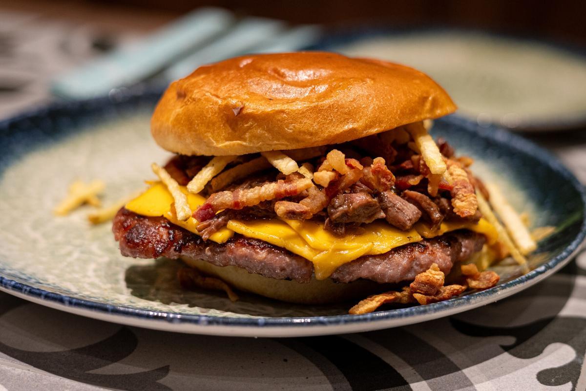 SAL GORDA PARTICIPA EN CHAMPIONS BURGER