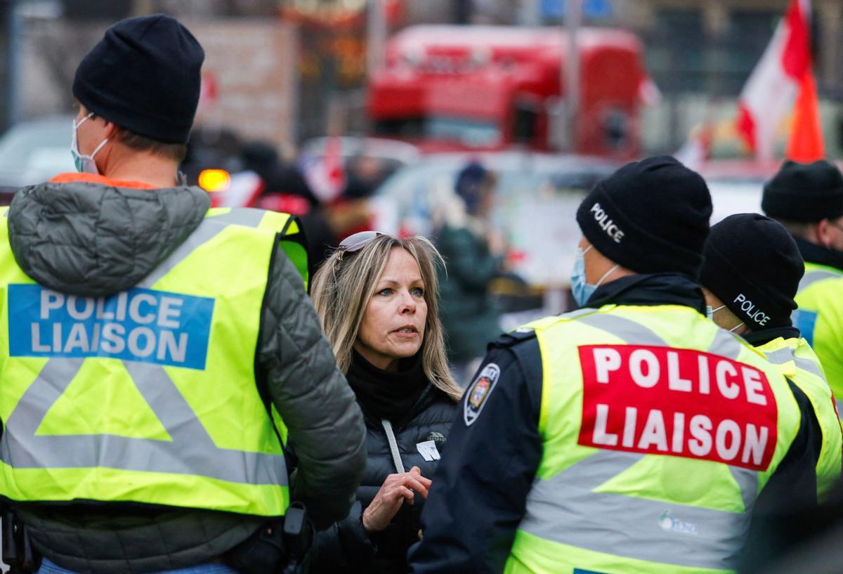 ¿Qui lidera les manifestacions antivacunes al Canadà?