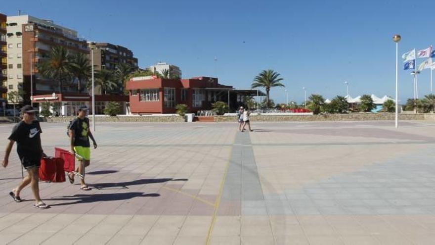 Una imagen de la plaza de la Concordia del paseo marítimo del Port.
