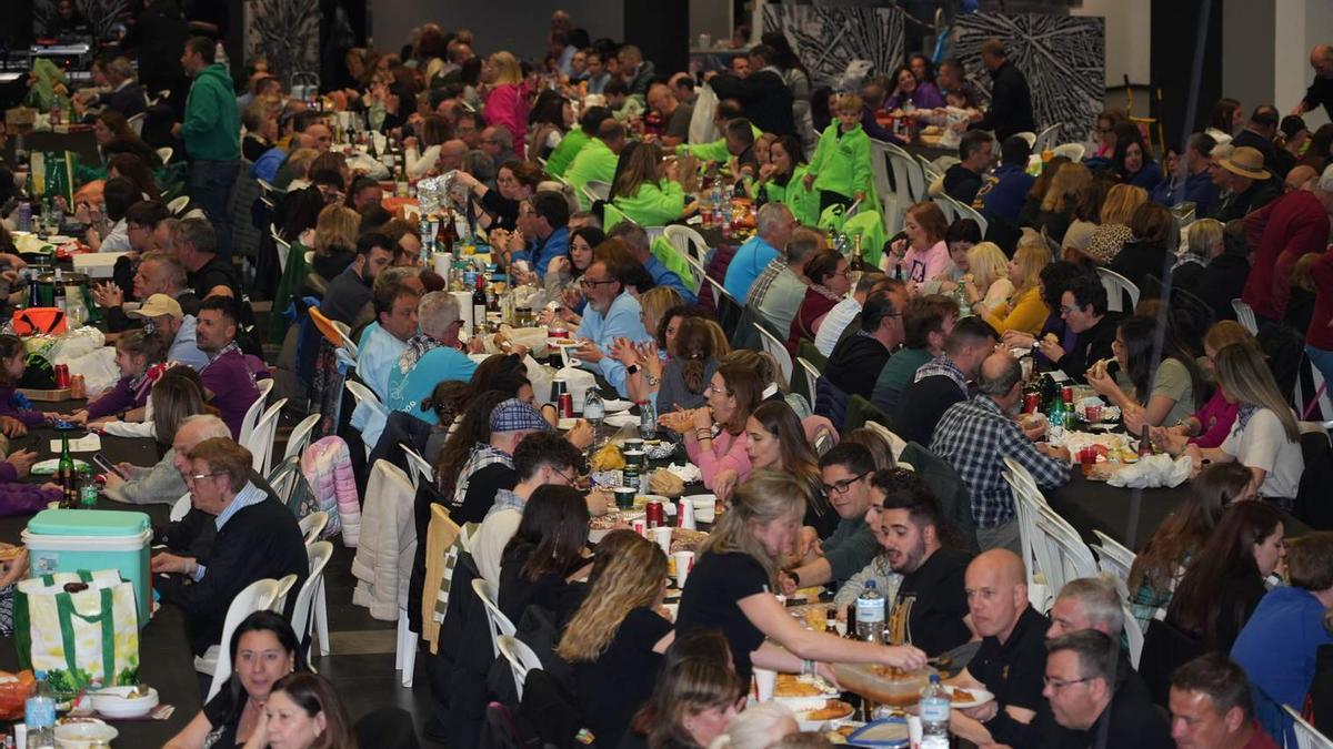 Galería: El ‘sopar de colles’ en el Palau de la Festa
