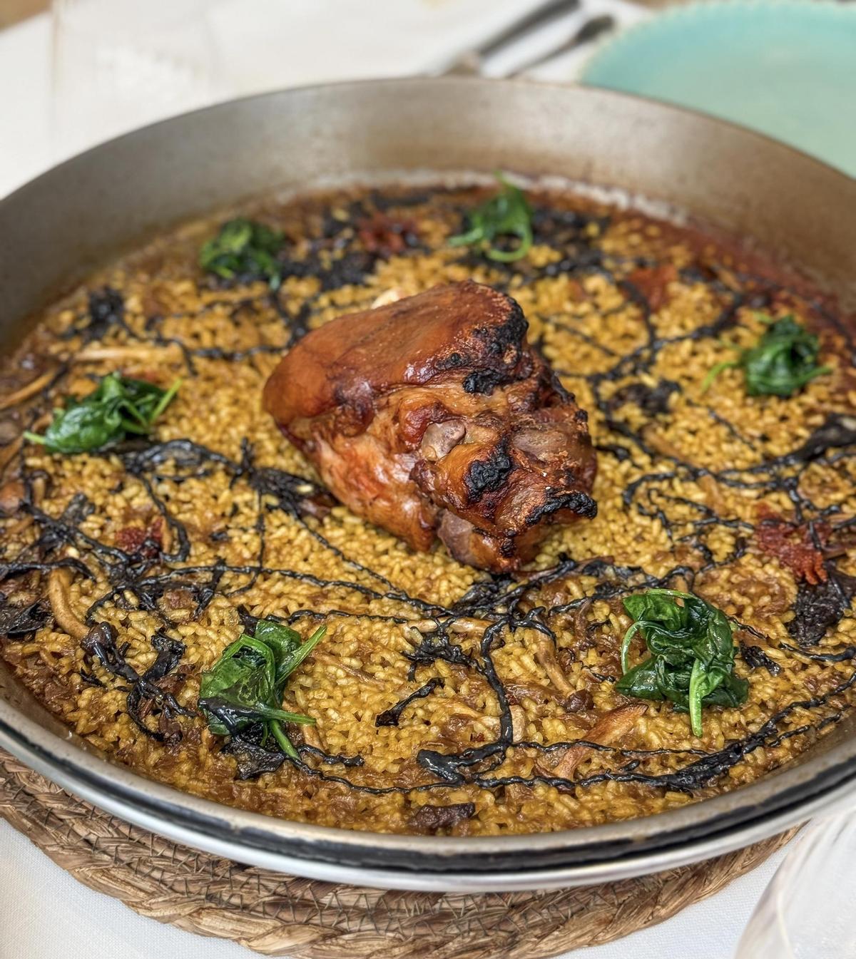 Paella de codillo en Llisa Negra.