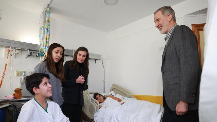 Los Reyes muestran "su apoyo y afecto" a los heridos del accidente de Adamuz en el hospital Reina Sofía de Córdoba
