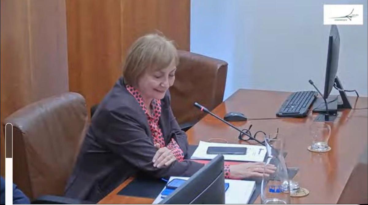 La alcaldesa de Avilés, Mariví Monteserín, al finlizar la sesión plenaria correspondiente a abril.