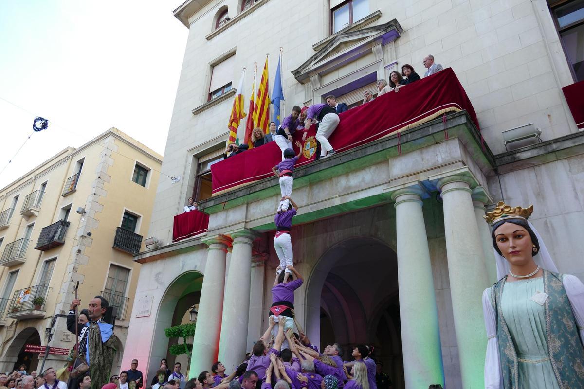 EN IMATGES | Les diferents generacions de la Colla Castellera de Figueres protagonitzen el pregó de Santa Creu