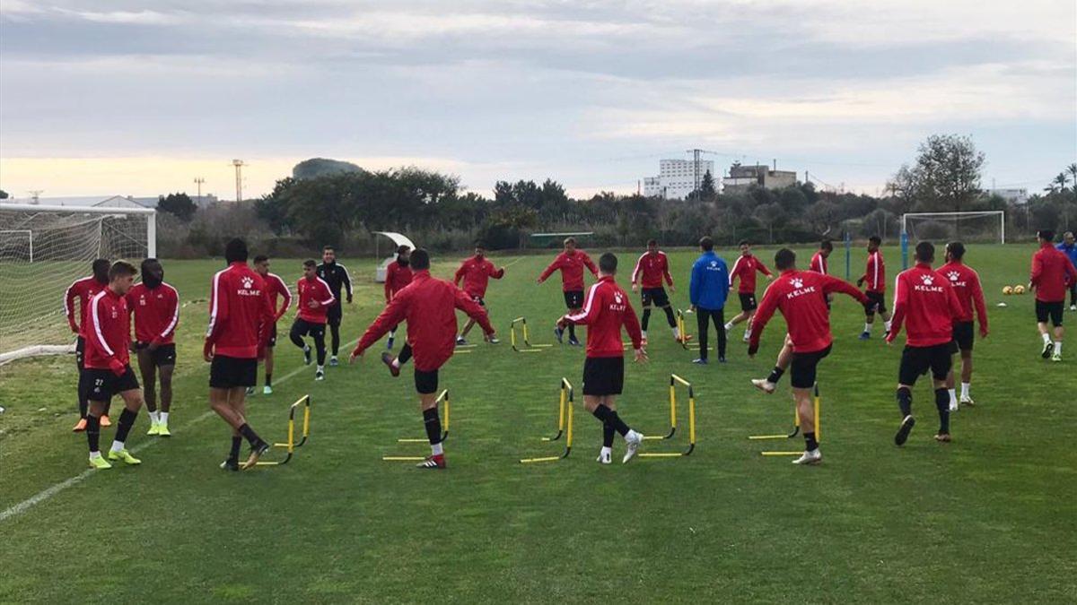 Los jugadores del REus siguen entrenándose pese a las dificultades que están viviendo