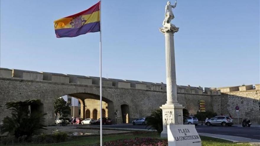 Sabotaje contra la bandera republicana izada por el Ayuntamiento de Cádiz