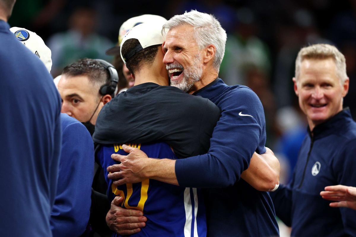¡Así celebraron los Warrios el título de la NBA!