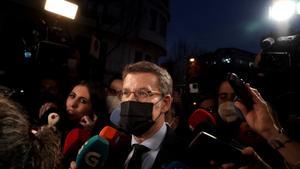 El presidente de la Xunta, Alberto Núñez Feijóo, este miércoles, a su llegada a Génova para la reunión de los barones con Pablo Casado.