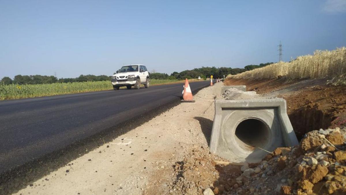 La carretera GIV-6226 al seu pas per Garrigàs. | IRENE ROÉ