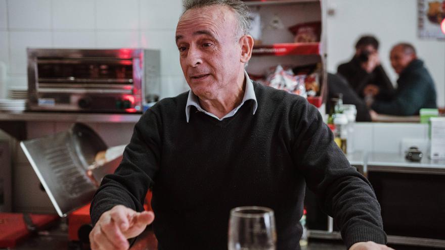 El propietario del Bar Junior de Santa Catalina: &quot;Unos suecos me ofrecieron un pastizal, pero me gustaría que una pareja española continuara con el negocio&quot;