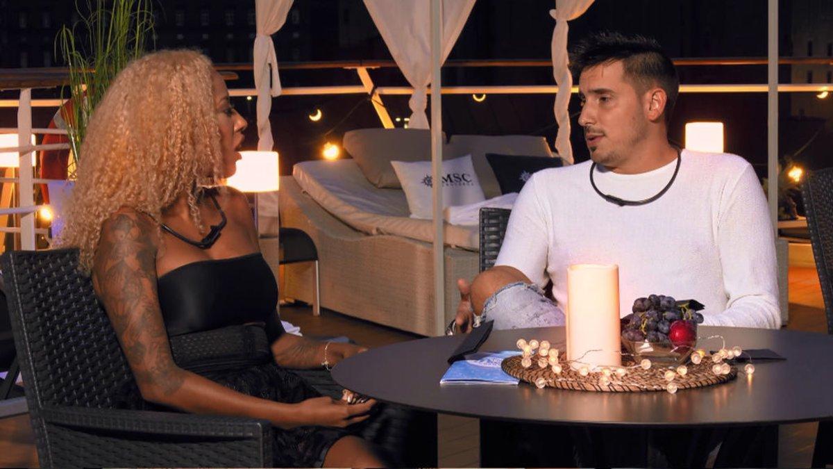 Fátima y Xavi en 'First Dates Crucero'