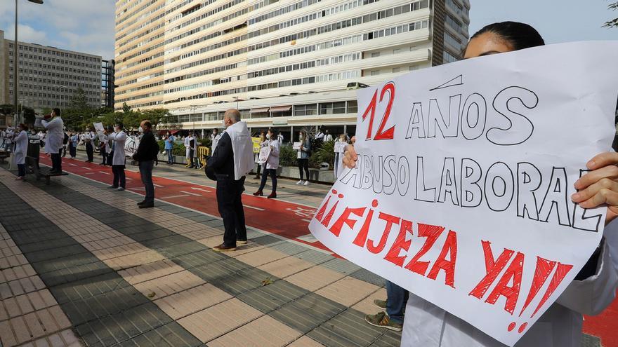 Sanidad estabiliza en Canarias a casi 10.000 trabajadores tras dos años de retraso en el proceso