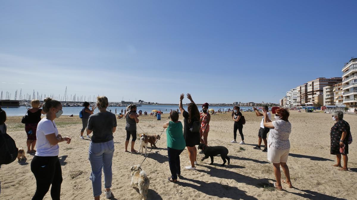 Protesta para reclamar "playas caninas dignas" en Torrevieja