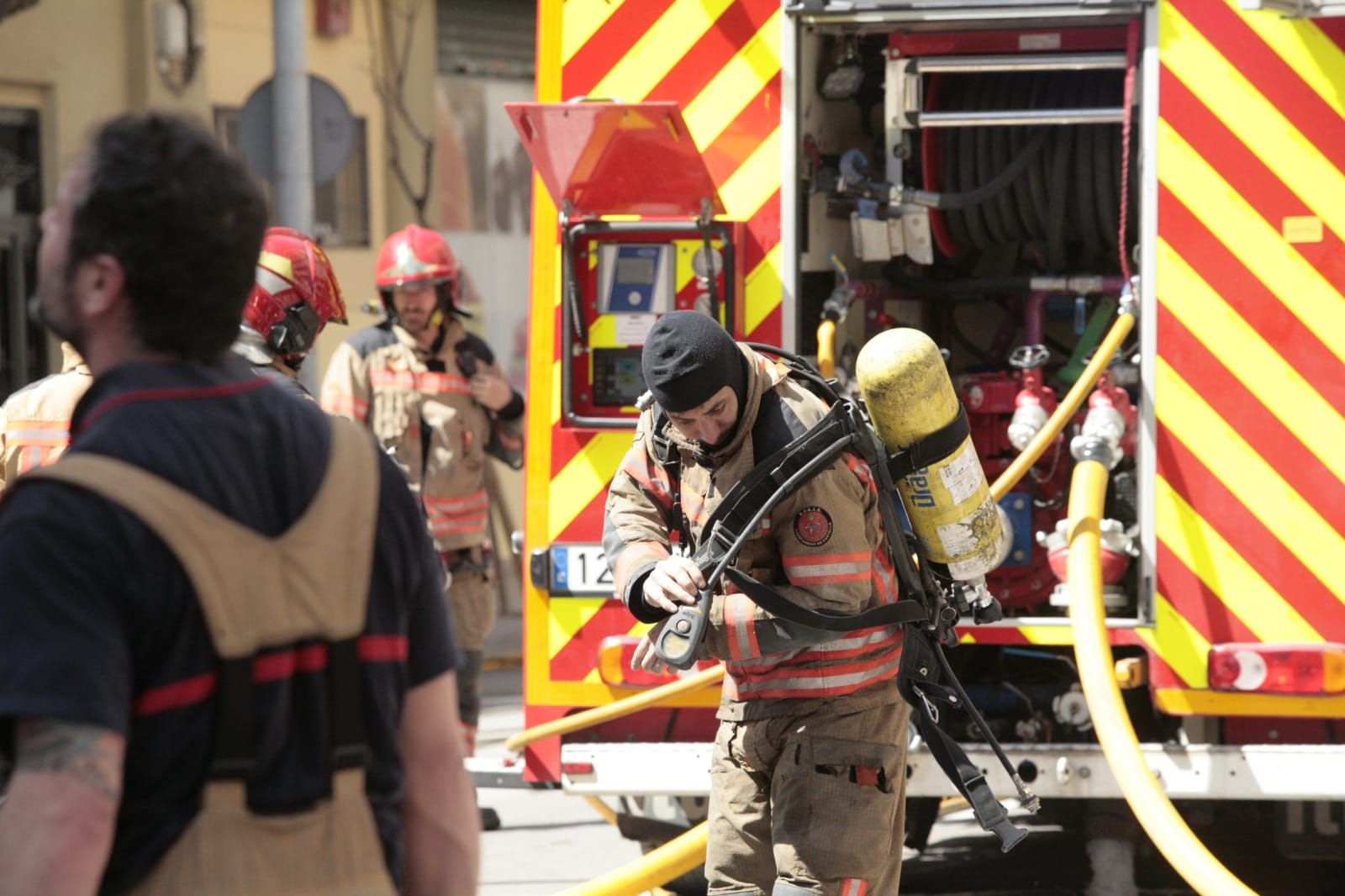 Galería de fotos: Espectacular incendio en el centro de Castelló