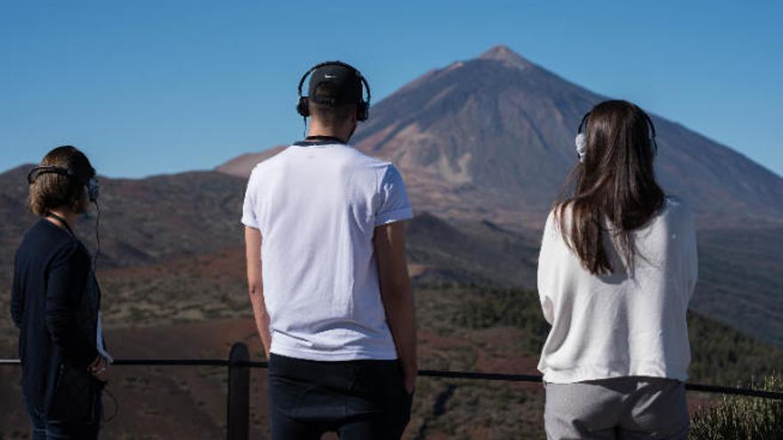 Visitantes en el Parque Nacional del Teide, cuyos terrenos pertenecen en un 80% al Ayuntamiento de La Orotava.