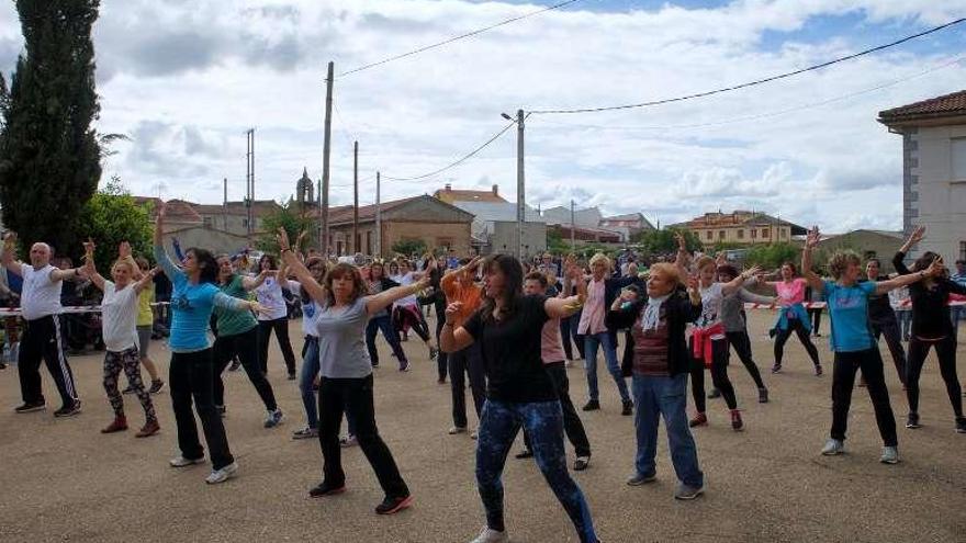 Desarrollo de la sesión de Zumba organizada en Ceadea.