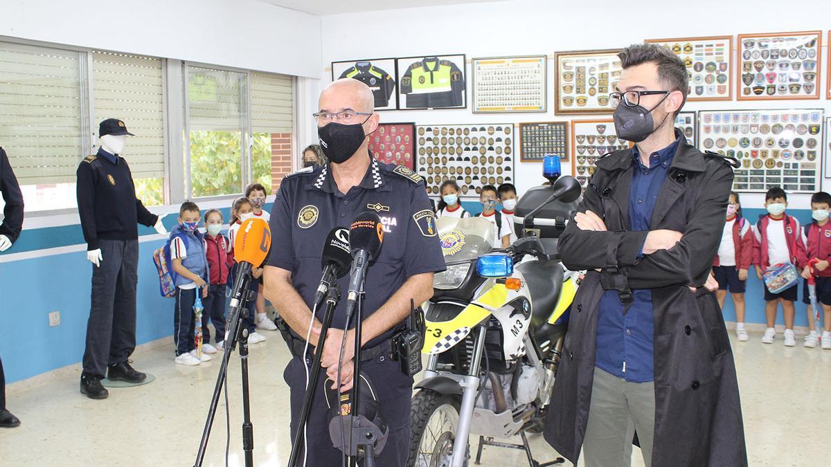 El intendente de la Policía Local de Novelda, Rafa Sarrió, y el alcalde Fran Martínez.