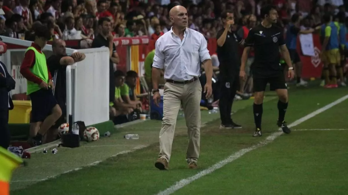 Luis César seguirá siendo el técnico del Nàstic
