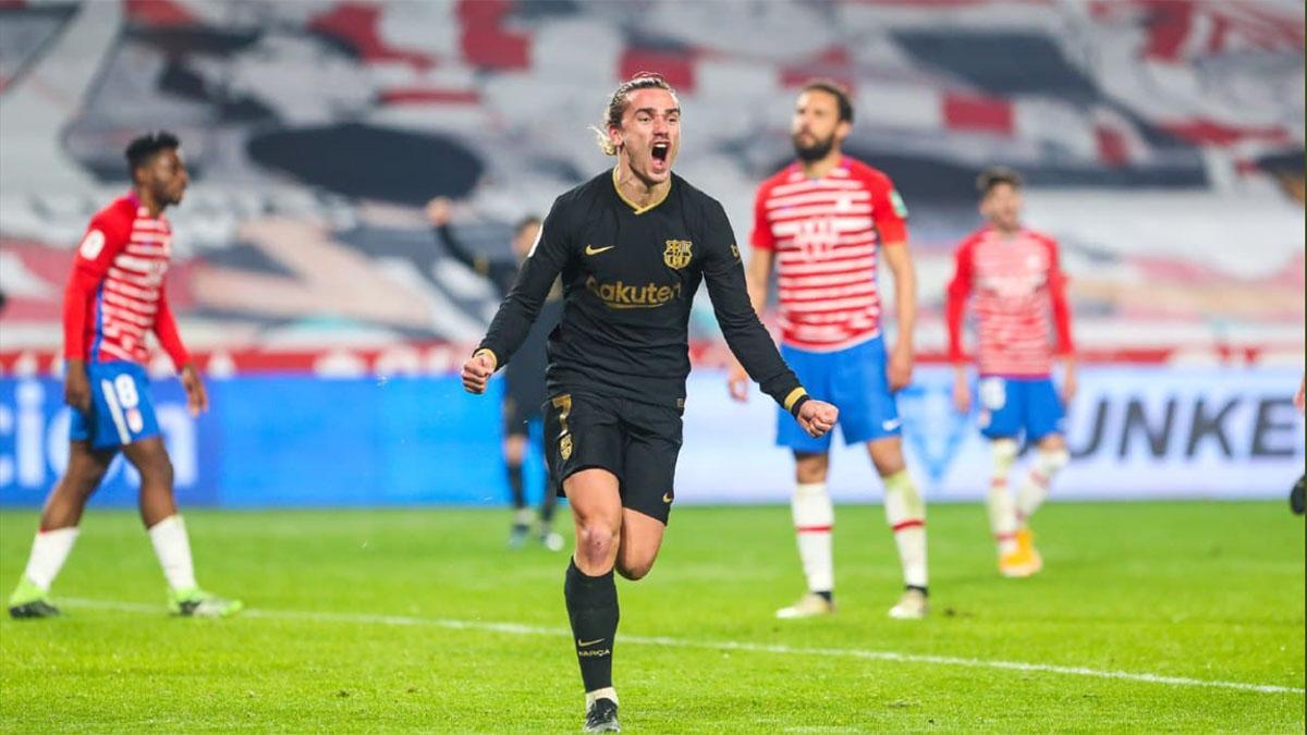 Griezmann celebra su segundo tanto, el 2-3, en Granada