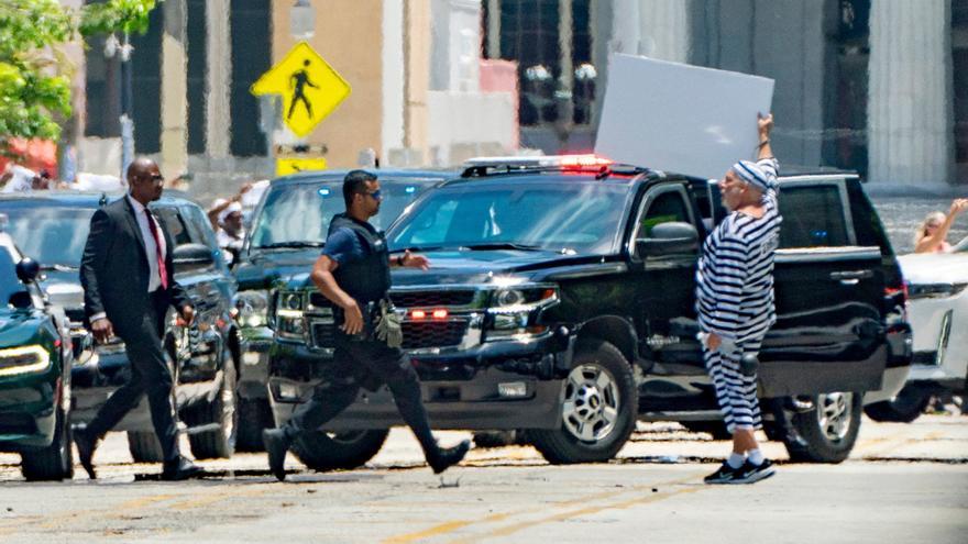 Trump llega al juzgado de Miami para declararse inocente del &quot;robo&quot; de documentos secretos