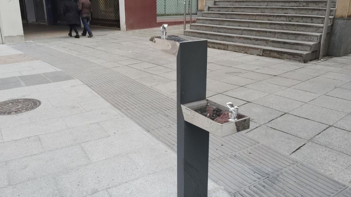 La fuente para beber, instalada junto a las escaleras de Felipe Checa.