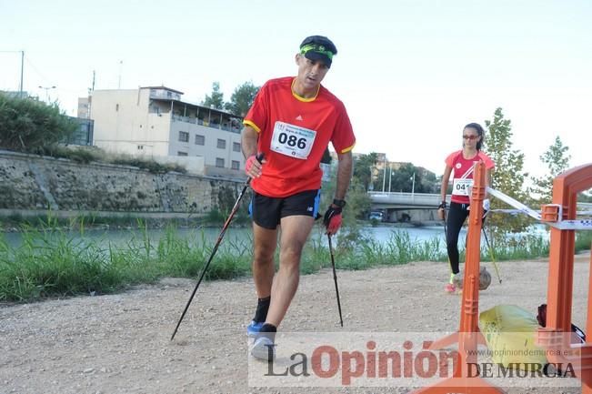 Marcha Nórdica en la mota del río Segura