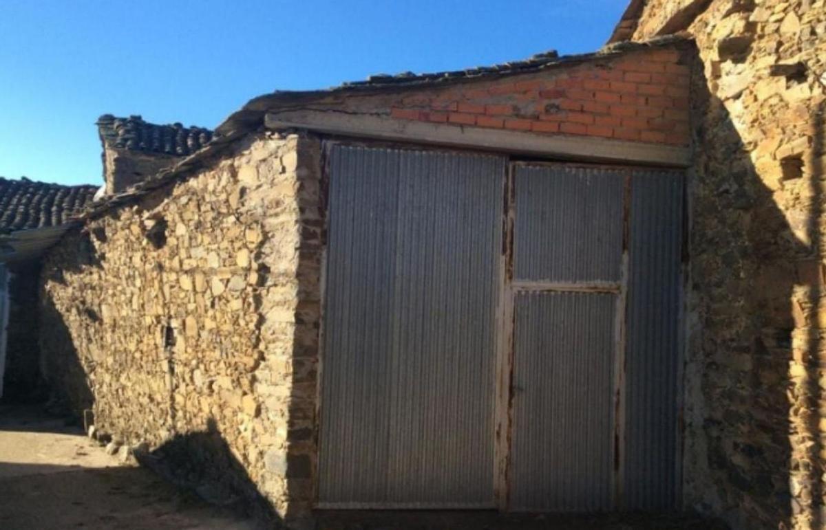 La pared cuyo derrumbe causó la muerte del trabajador en Grisuela, antes del luctuoso accidente. | Ch. S.