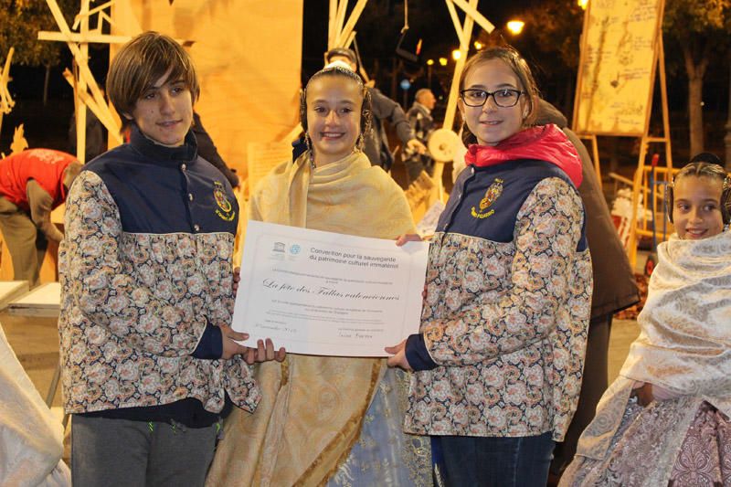 Entrega de los certificados de la Unesco a las Fallas infantiles