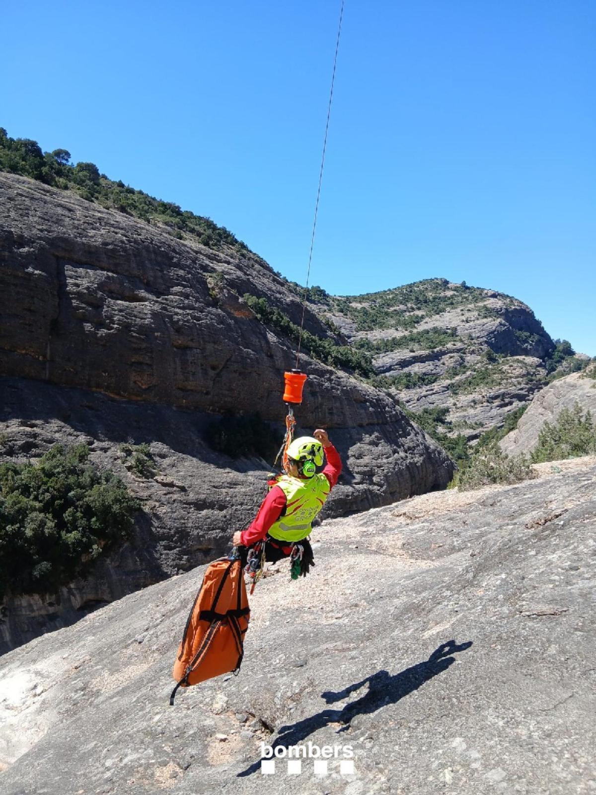 Un rescate de un escalador por parte de los Bombers en el Parc Natural dels Ports este sábado