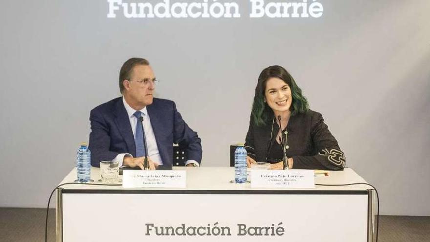 El presidente de la Fundación Barrié, José María Arias, y la artista Cristina Pato.