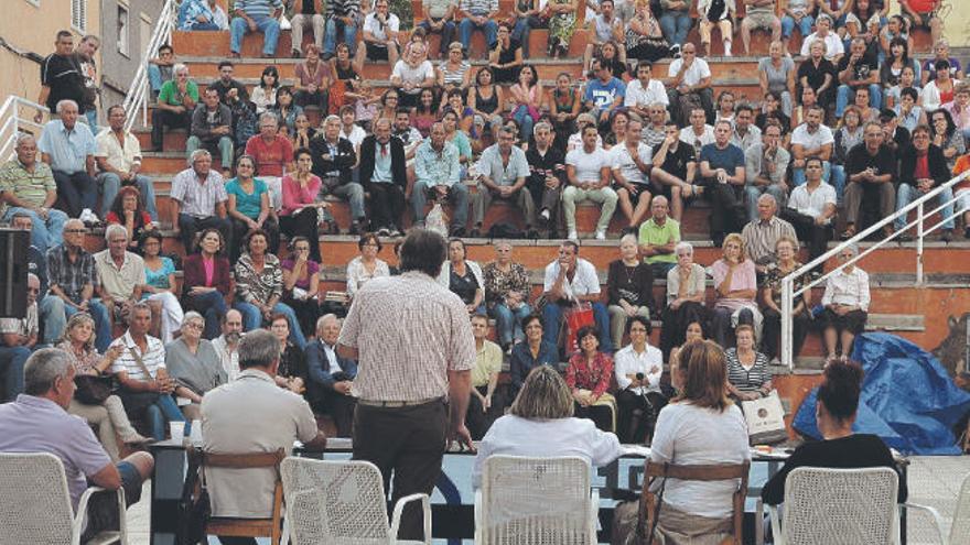 El &#039;ágora&#039; de Valleseco, frente al centro cultural de Valleseco, testigo del movimiento asambleario que lideró la comisión en defensa de la playa.