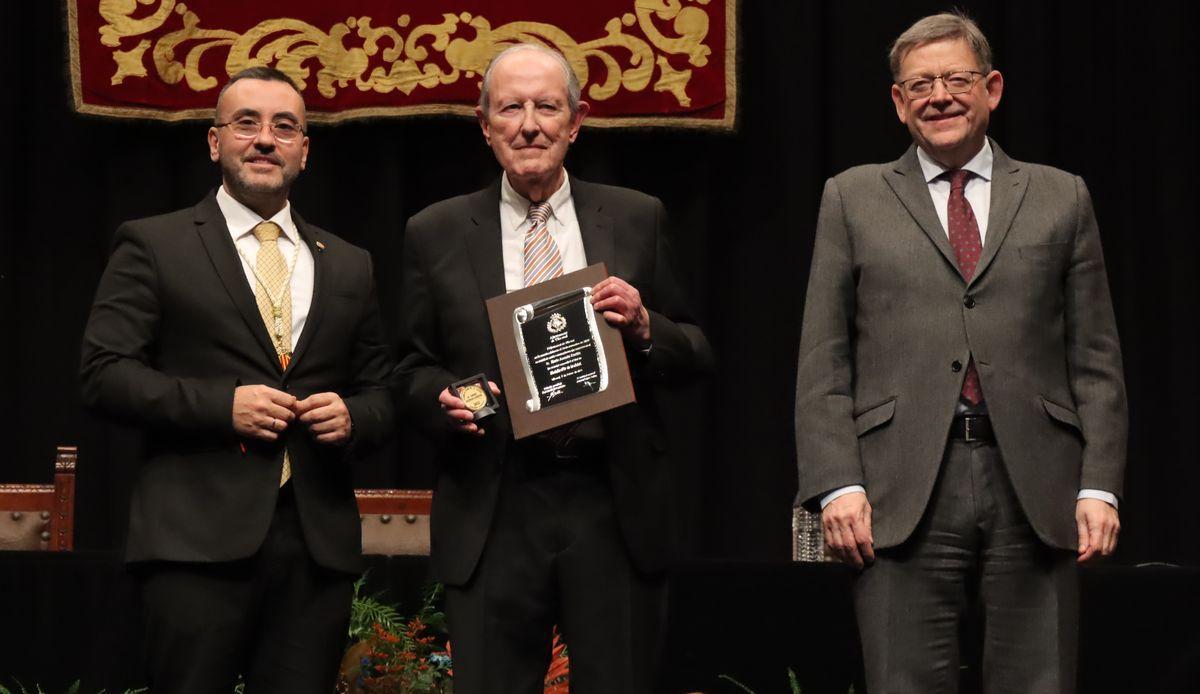 Enric Arenós 'Quique' recogió emocionado la medalla de oro de Vila-real.