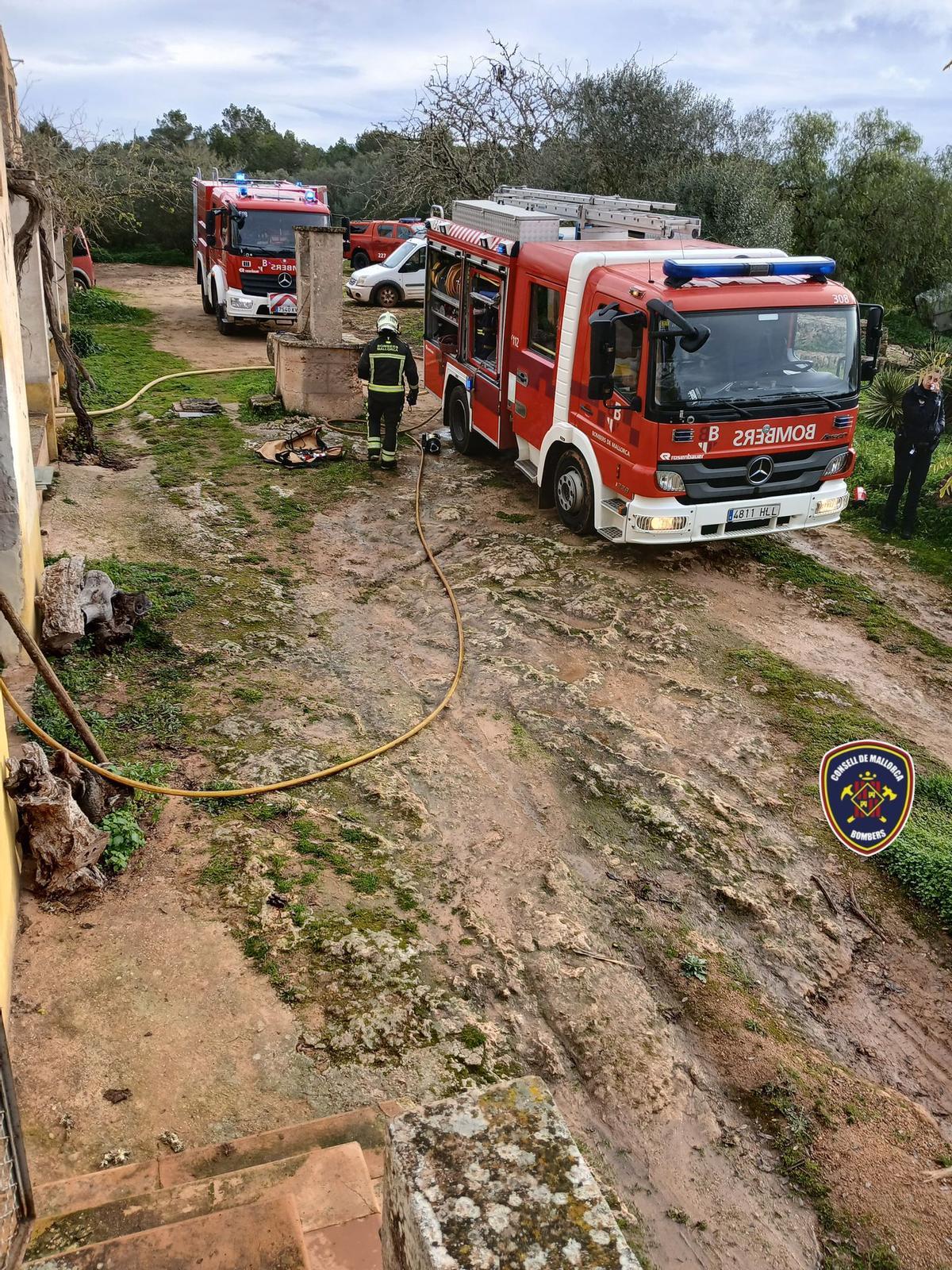 Una mujer ha resultado herida al saltar de un primer piso de una casa de campo incendiada en Llucmajor