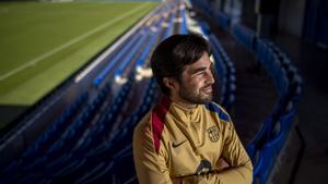 Sant Joan Despi.  16.12.2024.  Deportes.  Pere Romeu, entrenador del FC Barcelona femenino, fotografiado en las gradas del estadio Johan Cruyff. Fotografía de Jordi Cotrina