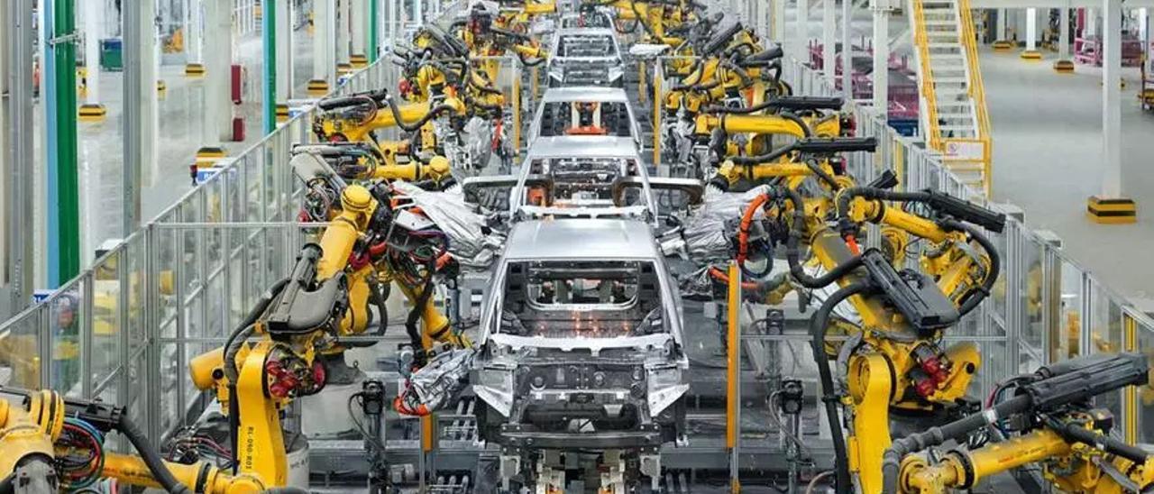 Interior de una fábrica de BYD en China.