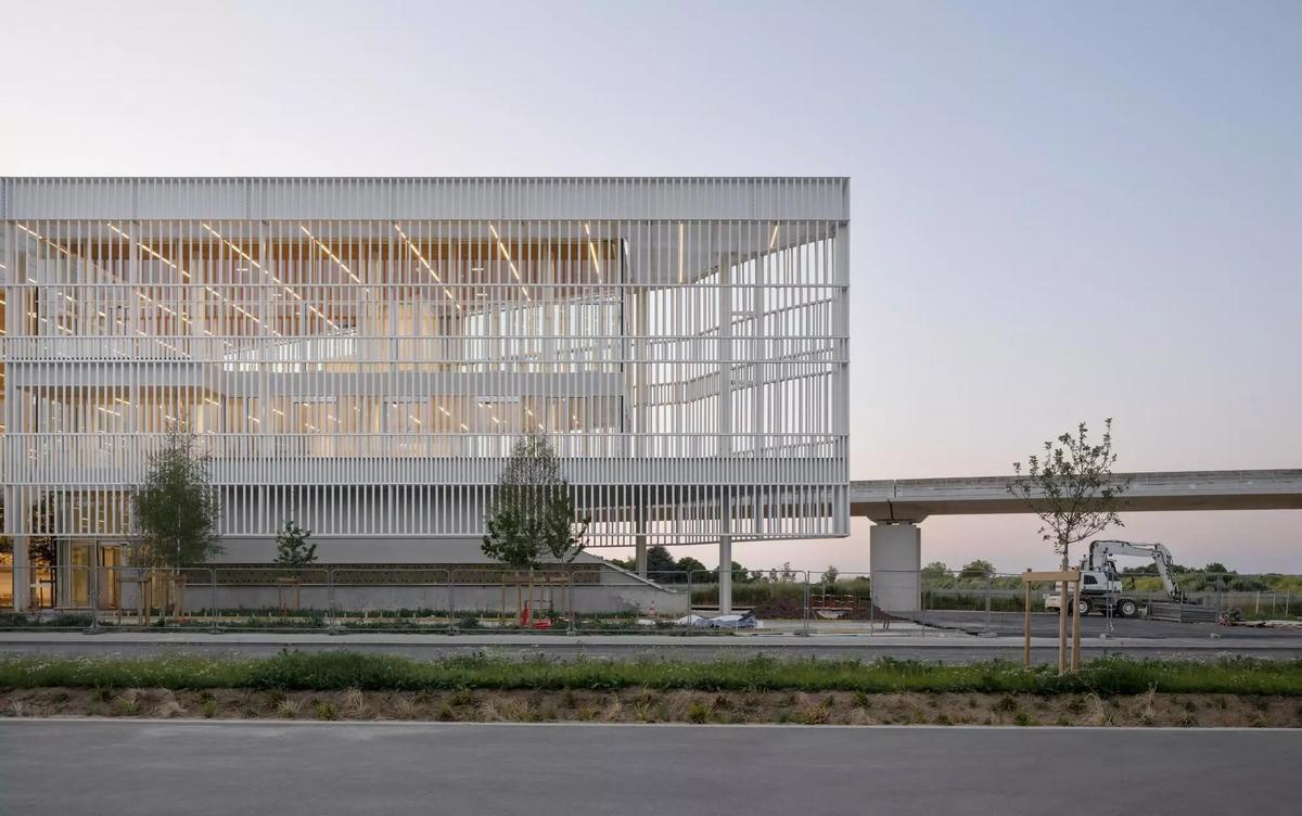 El edificio Lumen Learning Center, realizado para la Universidad de París-Saclay por los arquitectos José Morales y Sara de Giles, que han ganado el Primer Premio FAD Internacional.