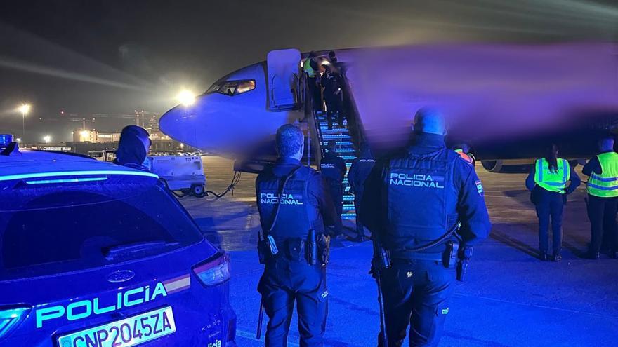 Afrika-Flüge von Ryanair und Discover lösen mit Zwischenstopps auf Mallorca große Polizeieinsätze aus