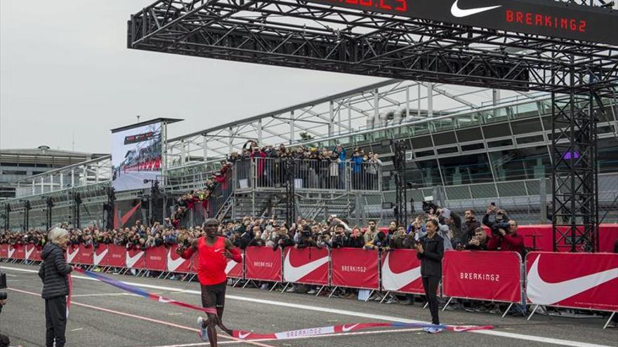Kipchoge corre el maratón más rápido de la historia